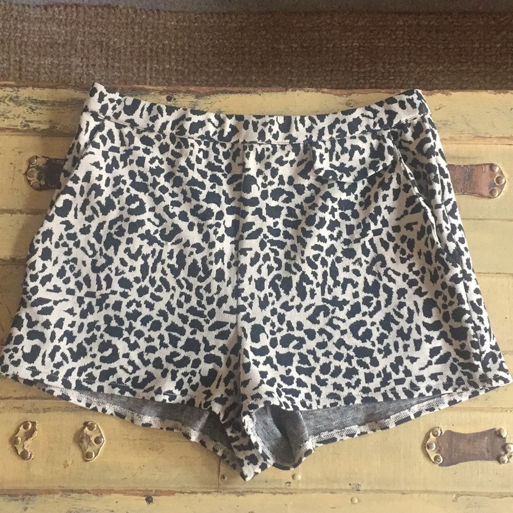ASOS LUCCA COUTURE STR LEOPARD HIGH WAIST SHORTS M